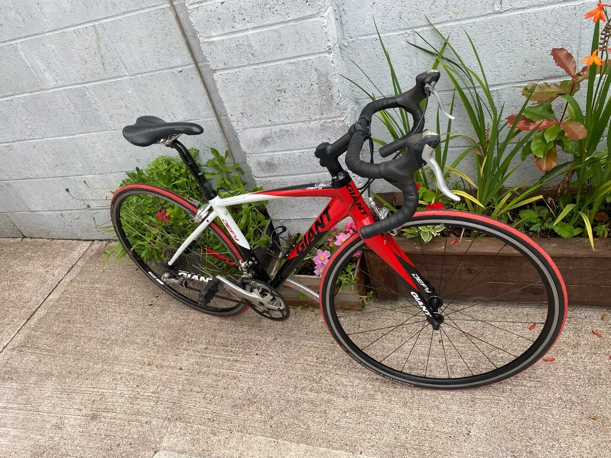 Giant Defy 700x25c wheels 24 speed road bike - Image 3