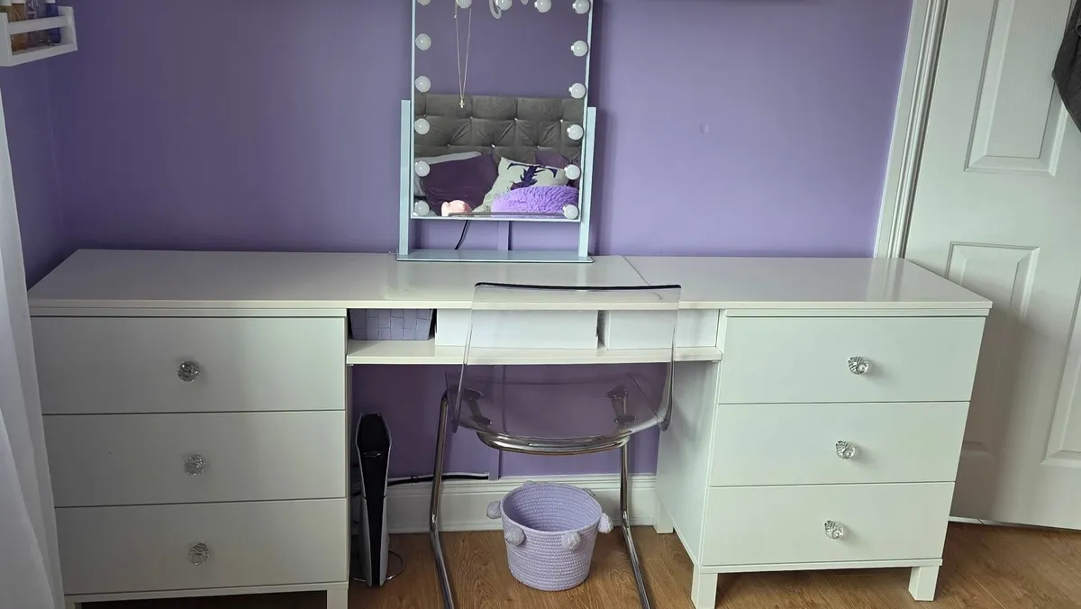 Dressing table -excellent condition - Image 1