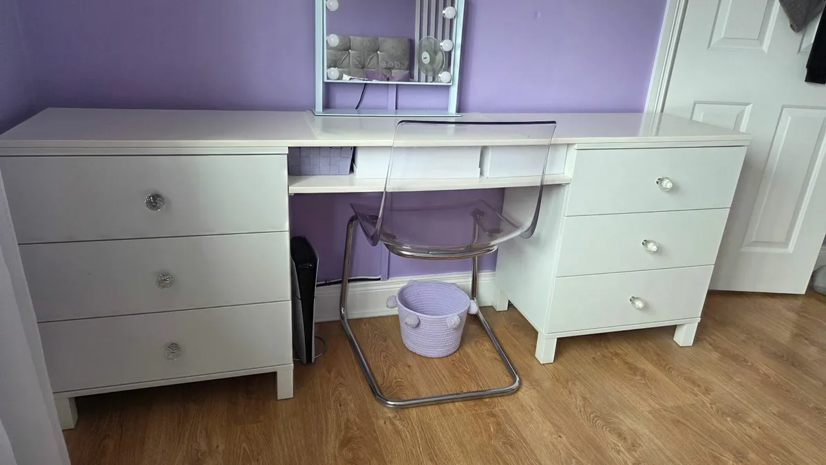 Dressing table -excellent condition - Image 3