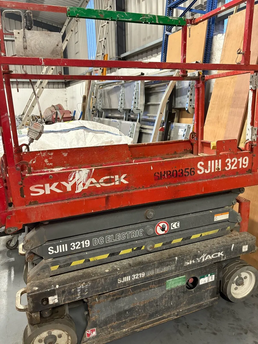 Scissor lift - Image 2