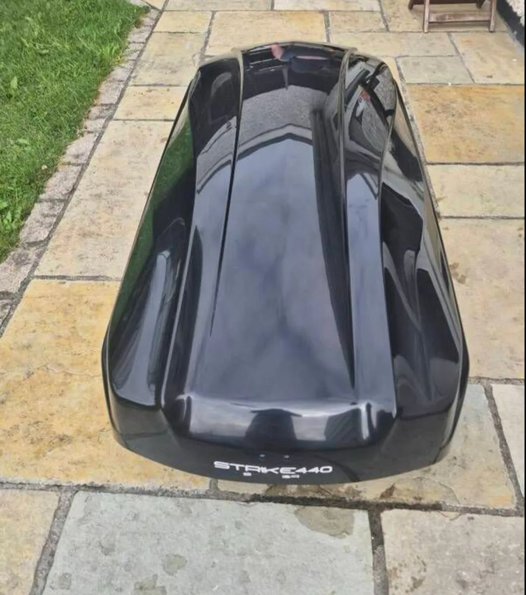 Roof box - Image 2
