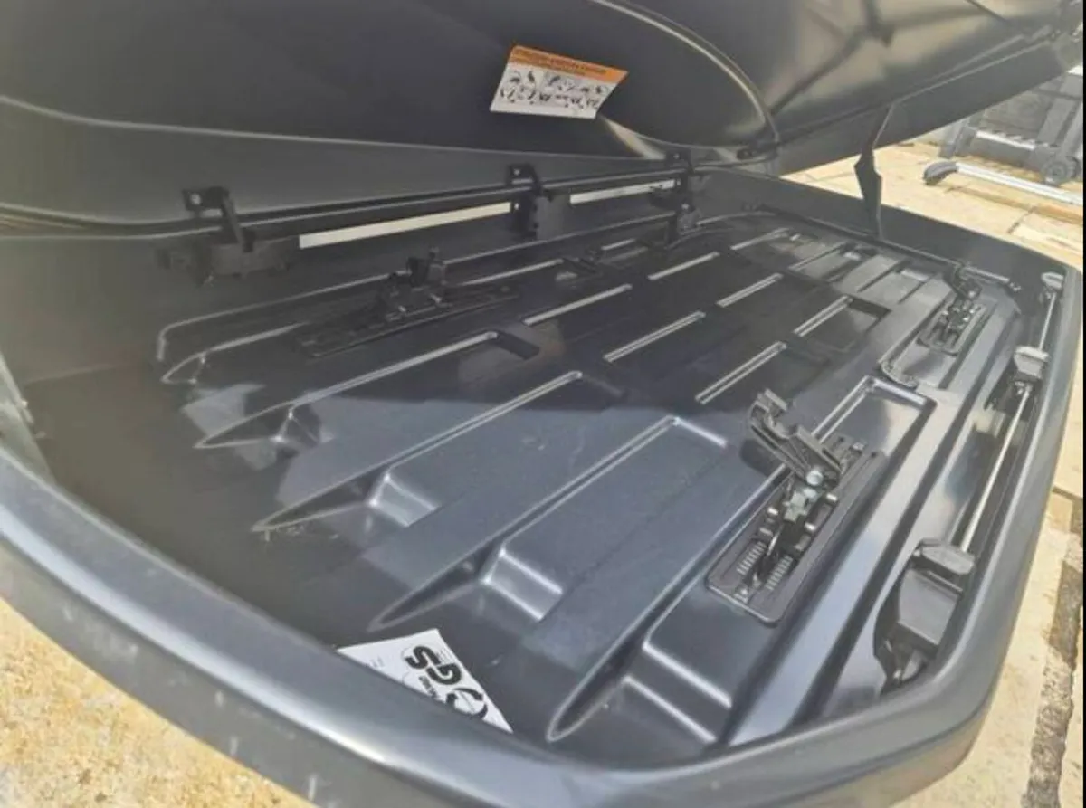 Roof box - Image 3