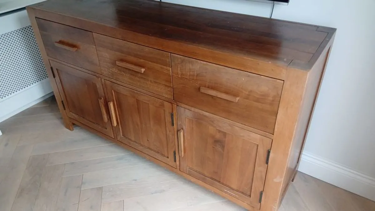 Oak dining table, 8 leather chairs and side cabinet - Image 2