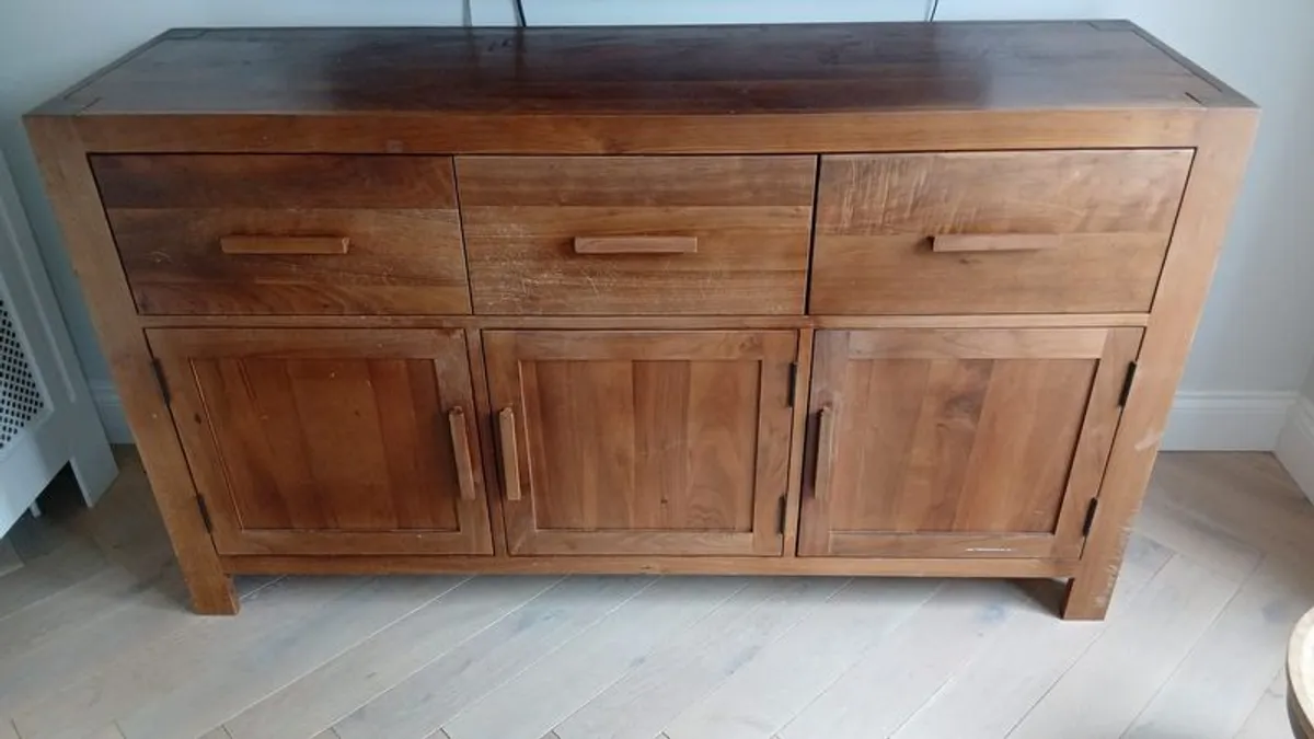 Oak dining table, 8 leather chairs and side cabinet - Image 3