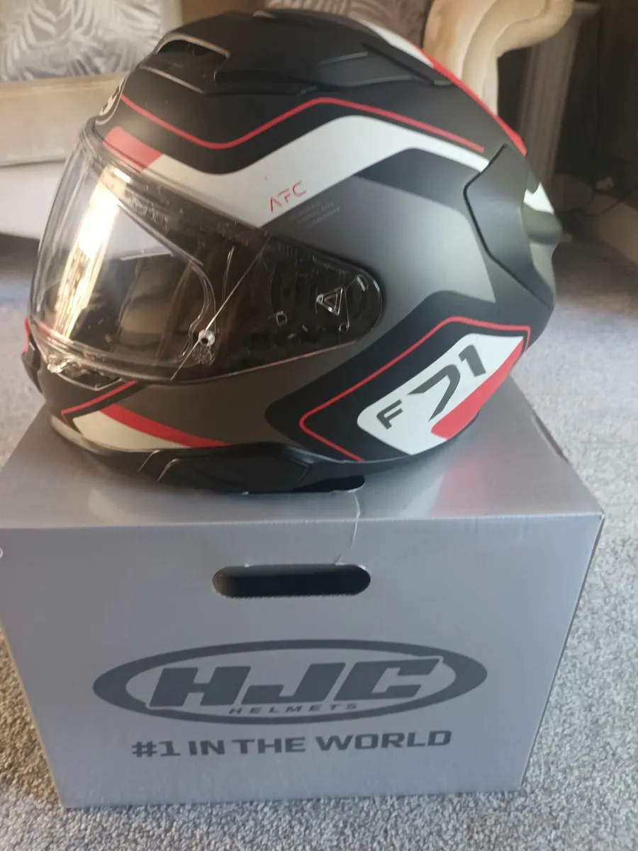 Motorcycle helmet - Image 1