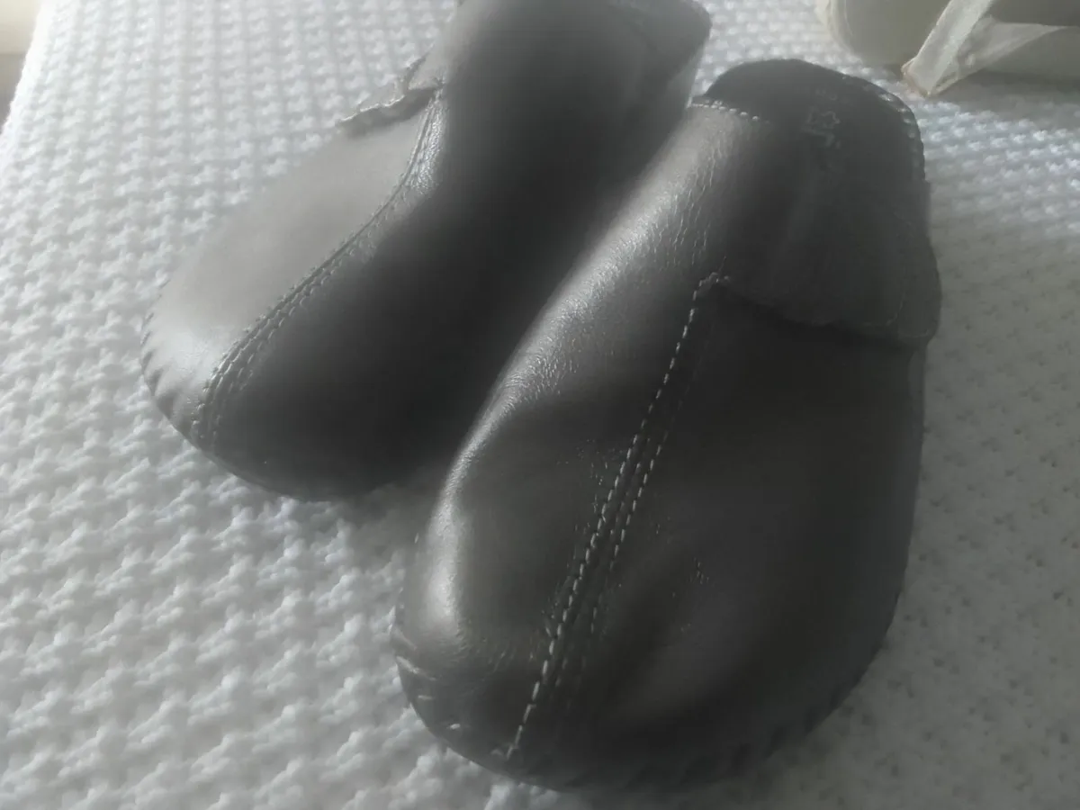 Metallic leather slip on dream flyflot clogs 5 new - Image 4