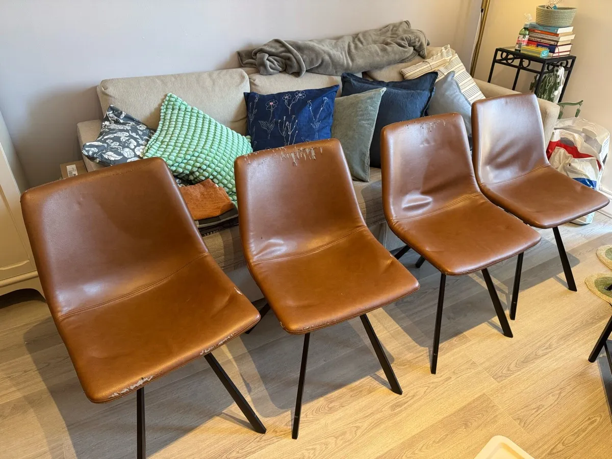 Set of 4 chairs - Image 1