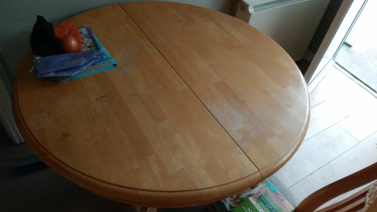 Kitchen table - Image 1