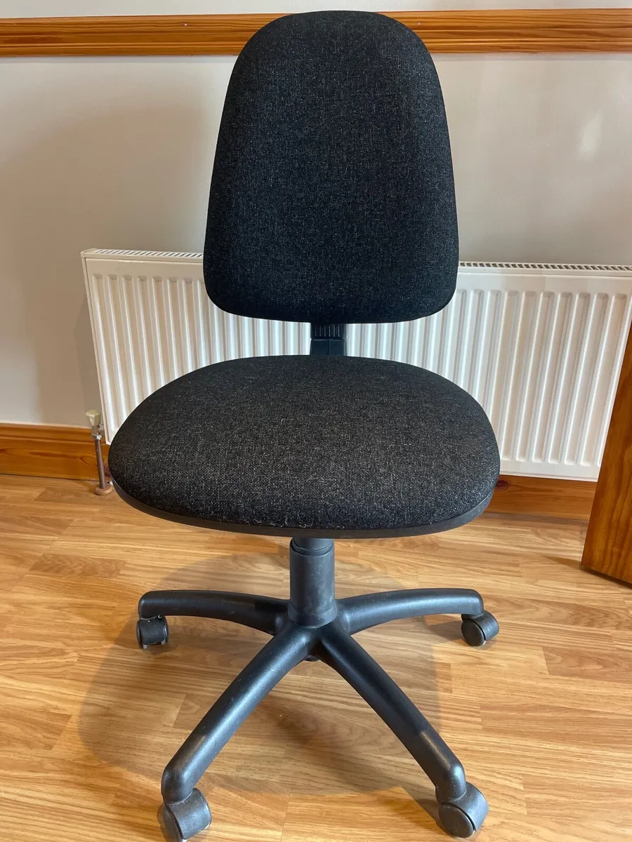 Office chair - Image 1