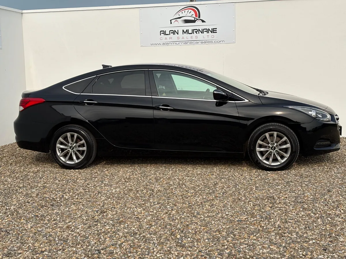 HYUNDAI i40 SE NAV LOW MILAGE 2017 - Image 2