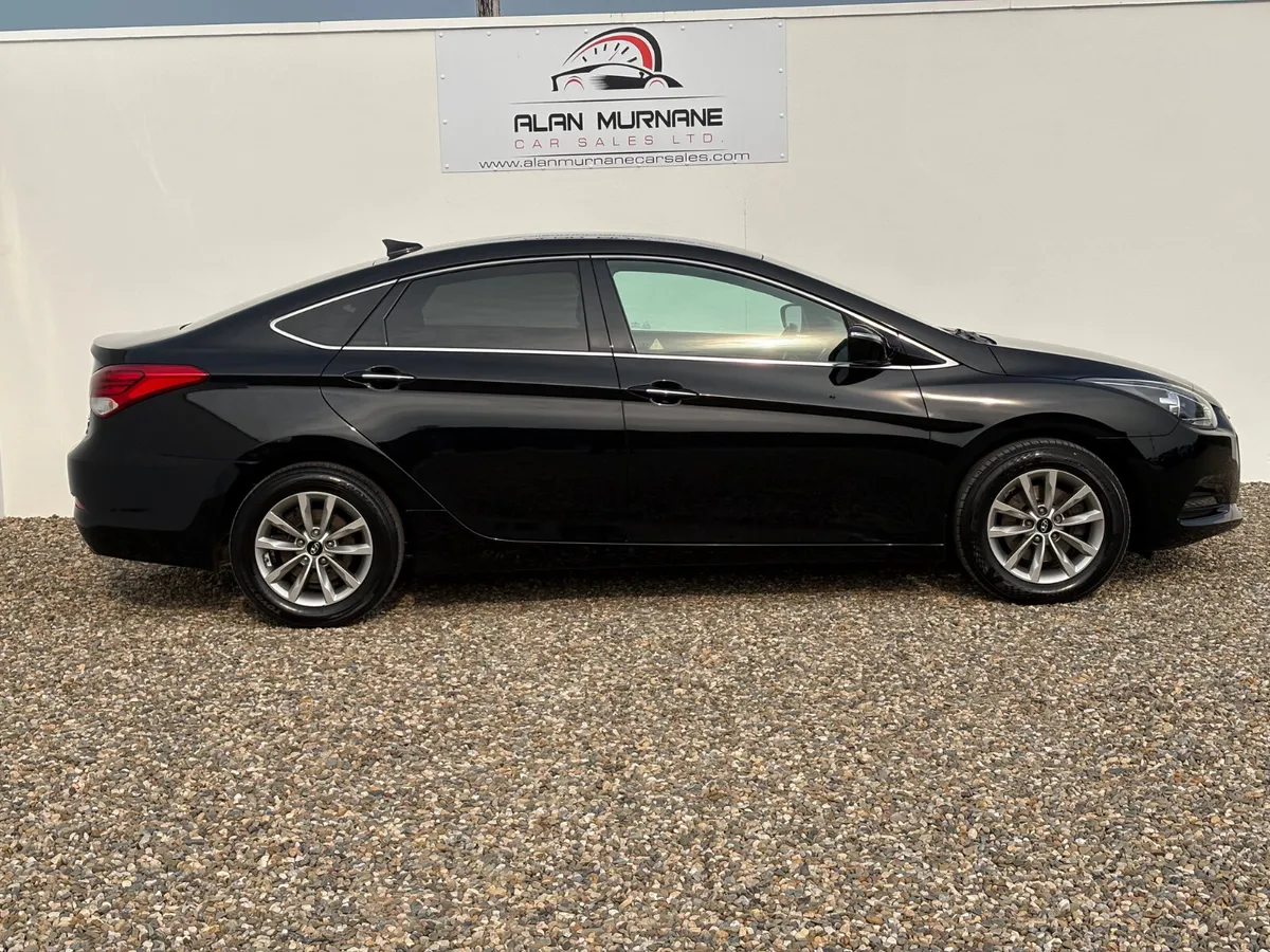 HYUNDAI i40 SE NAV LOW MILAGE 2017 - Image 4