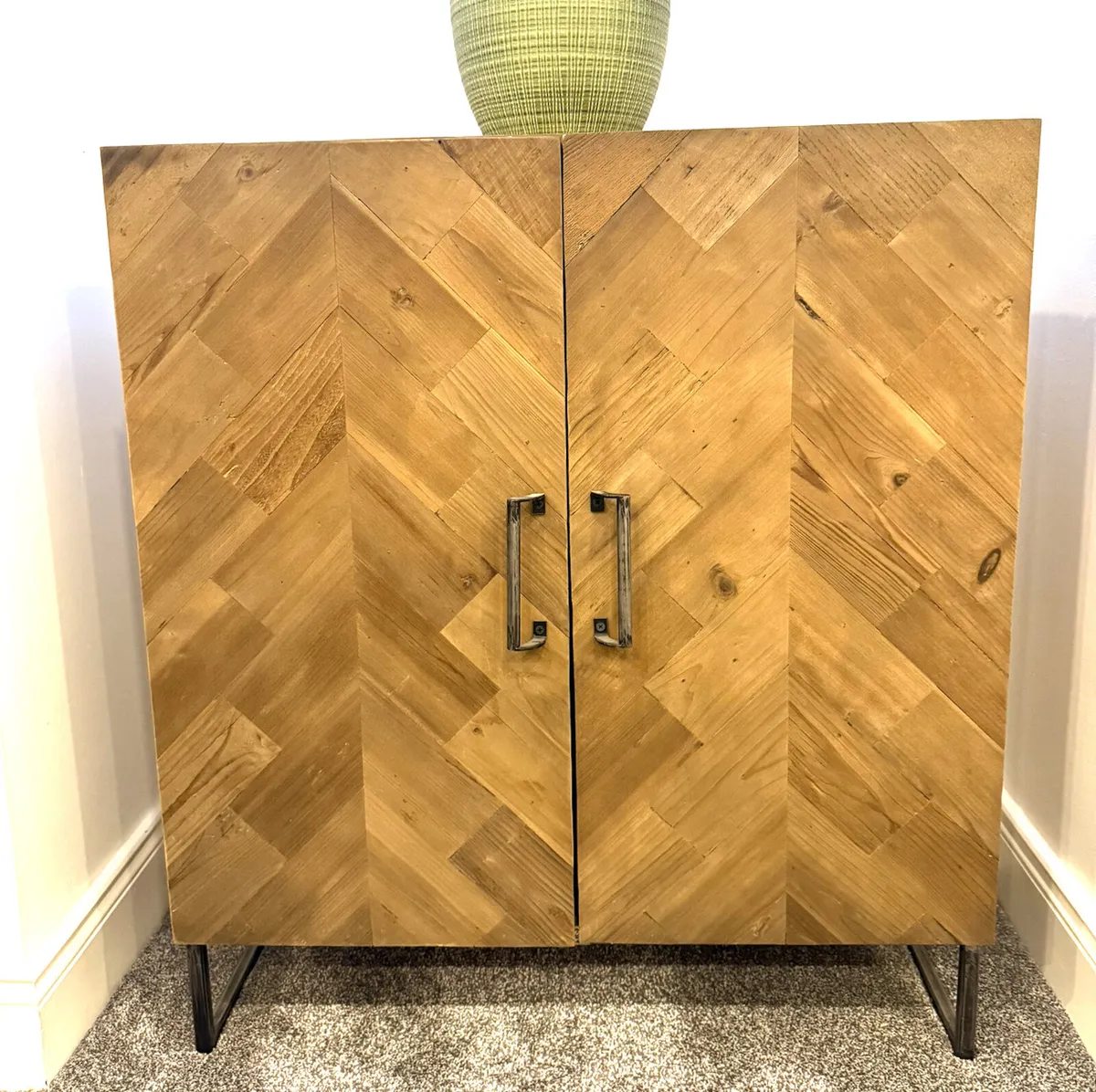 Cabinet - Image 1