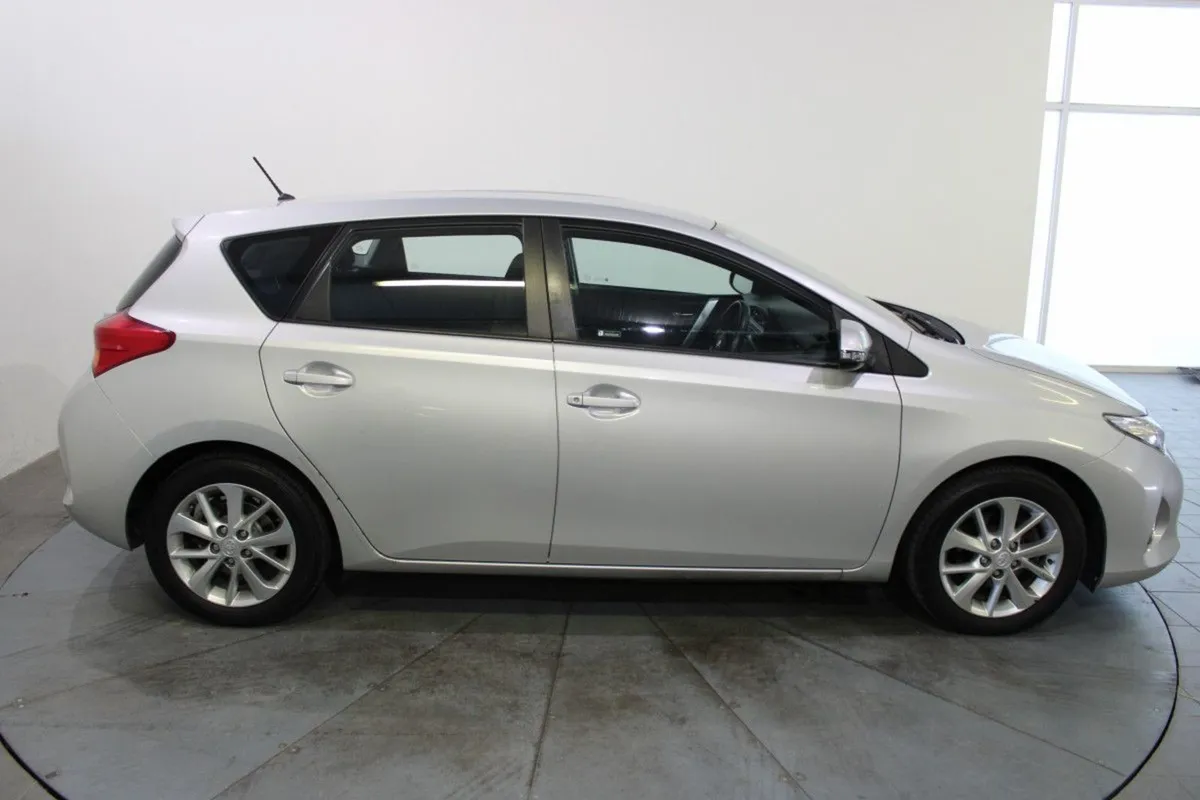 Toyota Auris 1.4 D-4d Aura - Image 4