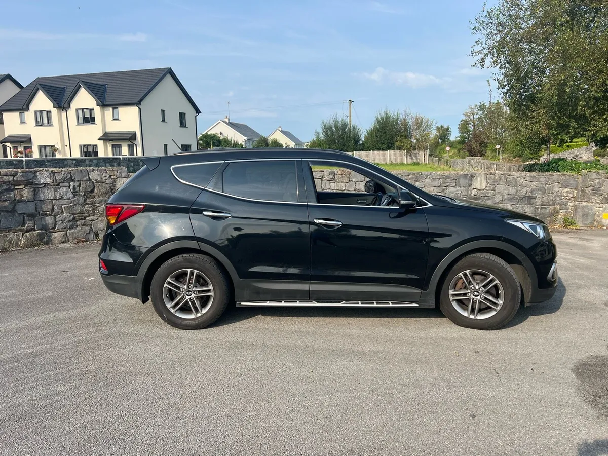 2018 Hyundai Santa Fe executive 4wd 5 door - Image 3