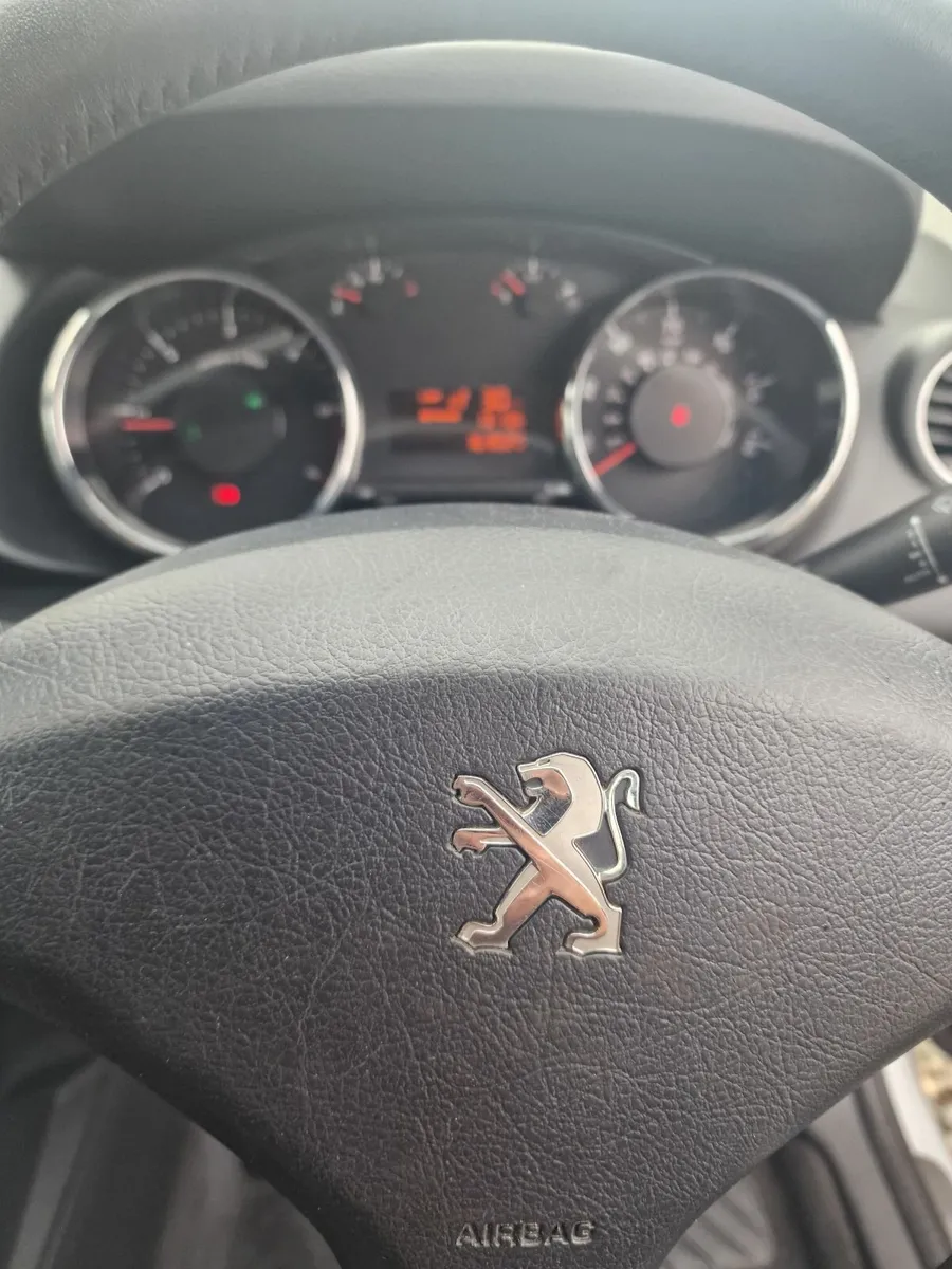 Peugeot 3008 2017 - Image 2