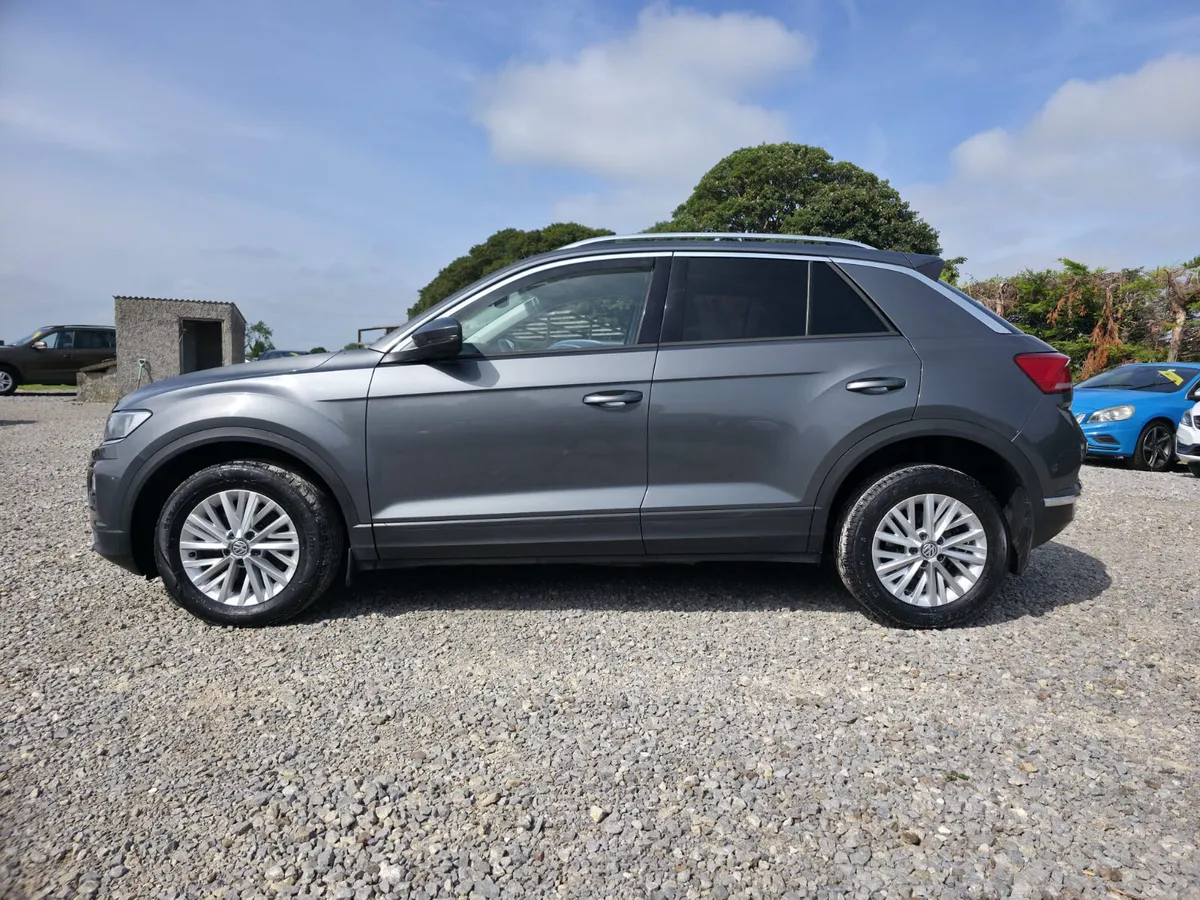 Volkswagen T-Roc 2018 - Image 2