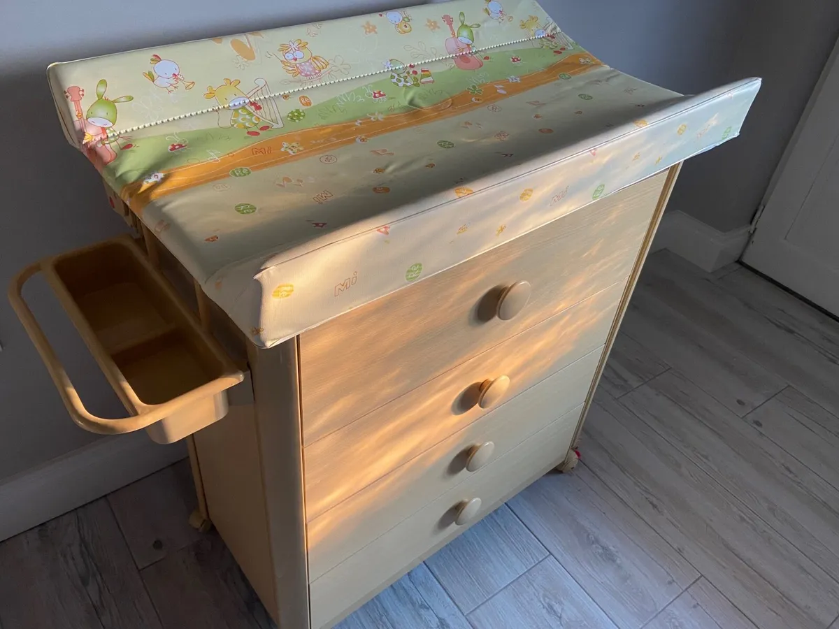 Drawers / changing unit - Image 1