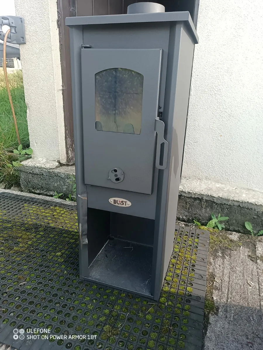 Wood stove 6.1kw Damaged during transport - Image 1