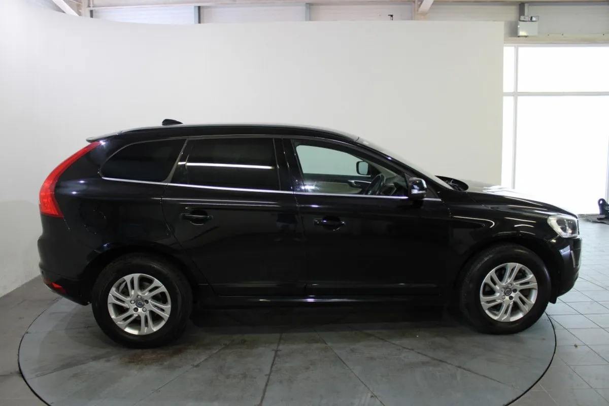 Volvo XC60 D4 (190hp) FWD SE Geartronic Auto - Image 3