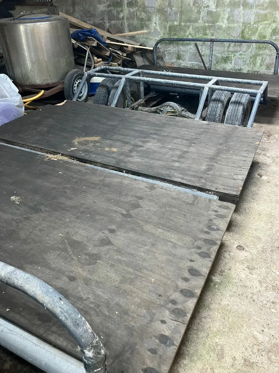 6 Bale Trailer - Image 1