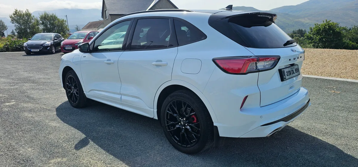 Ford Kuga 2.5 Duratec PHEV ST-Line X Auto 2023 - Image 4