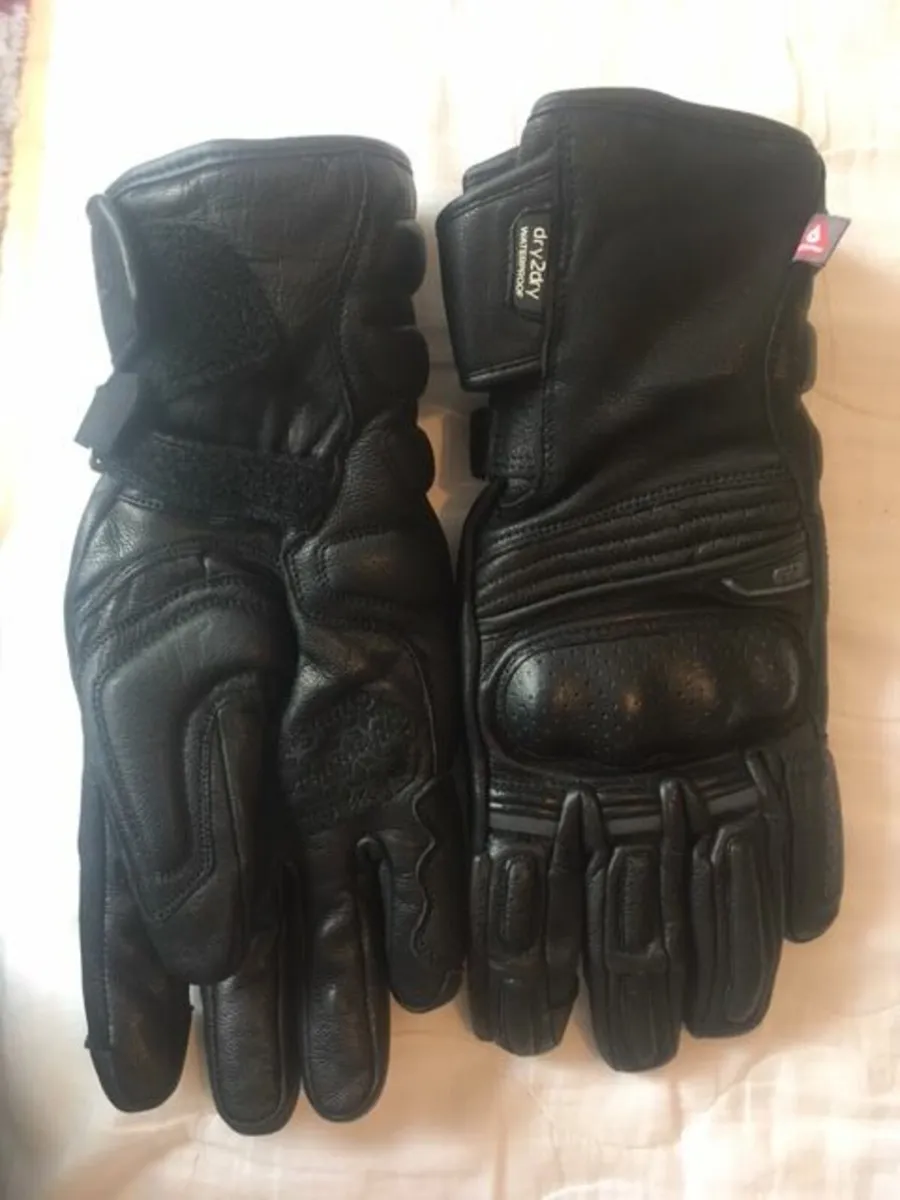 Motorcycle clothing etc. - Image 4