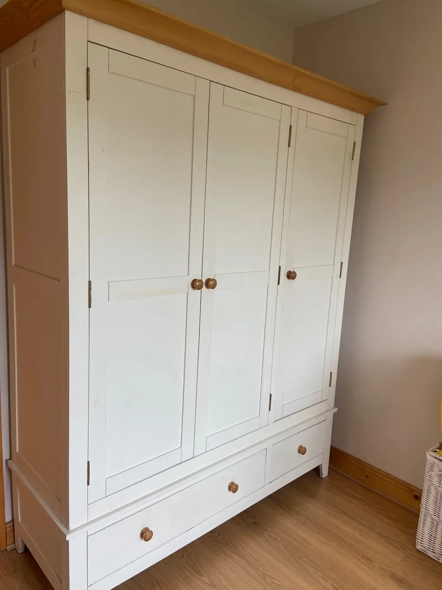 Wardrobe - Image 4