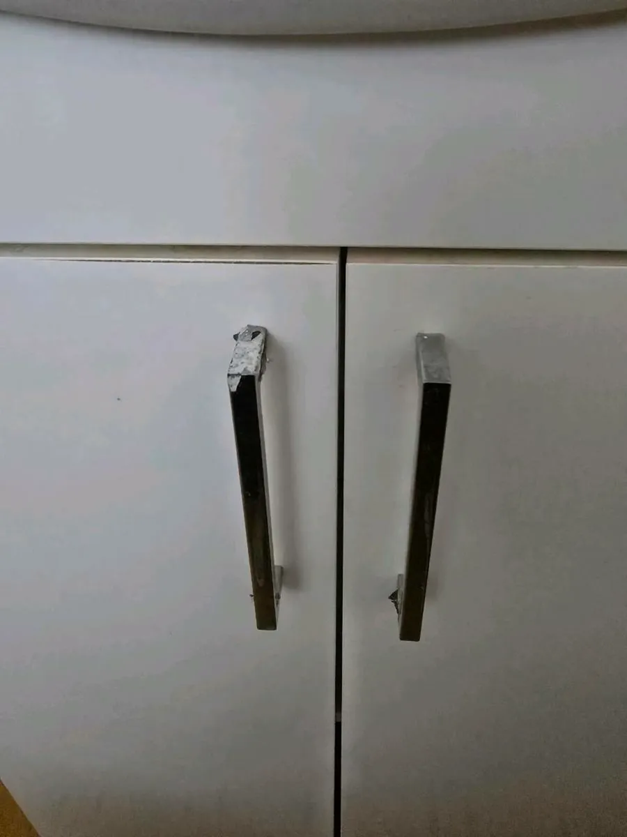 Bathroom vanity - Image 4