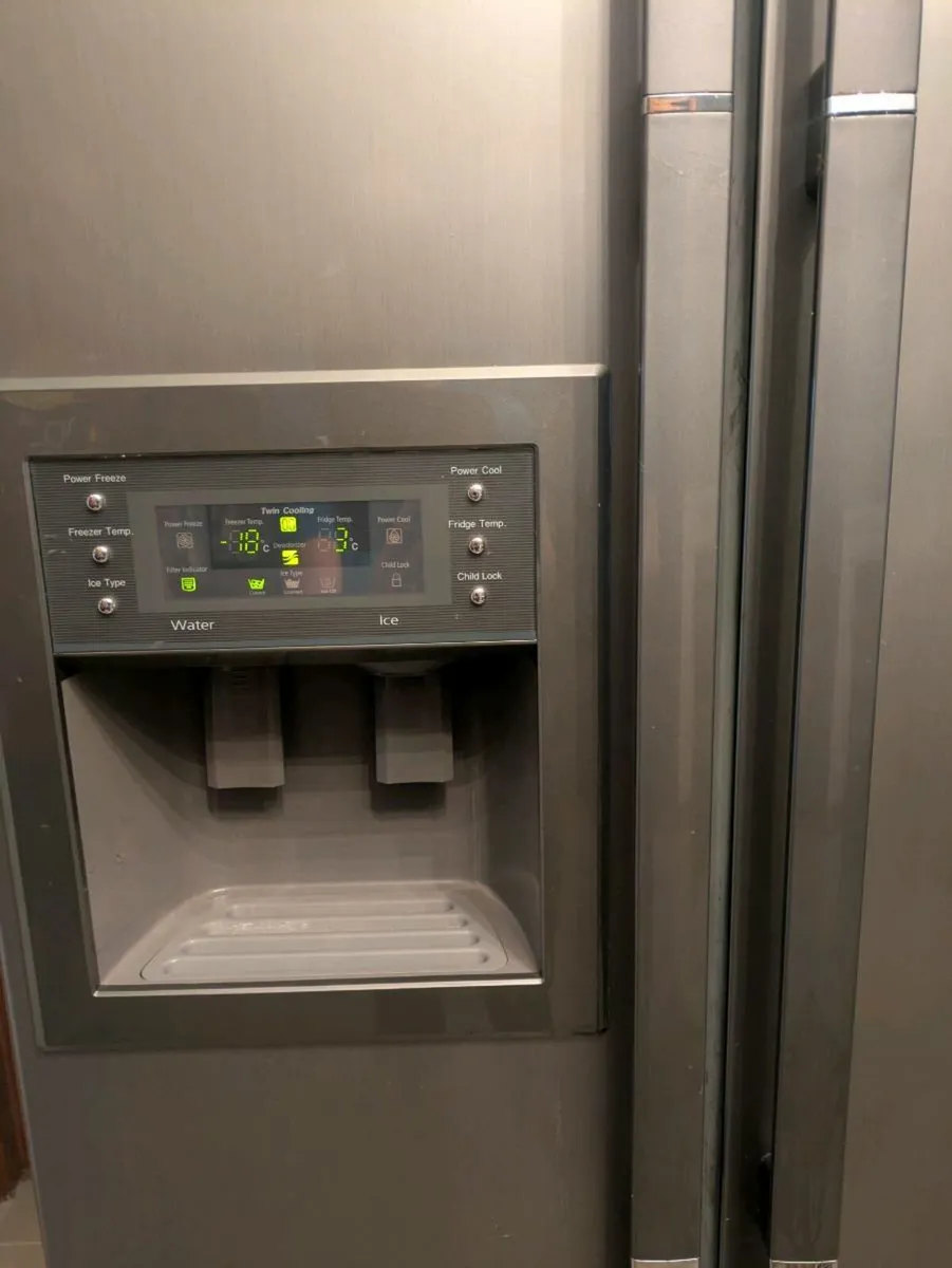 Samsung American Fridge Freezer - Image 4