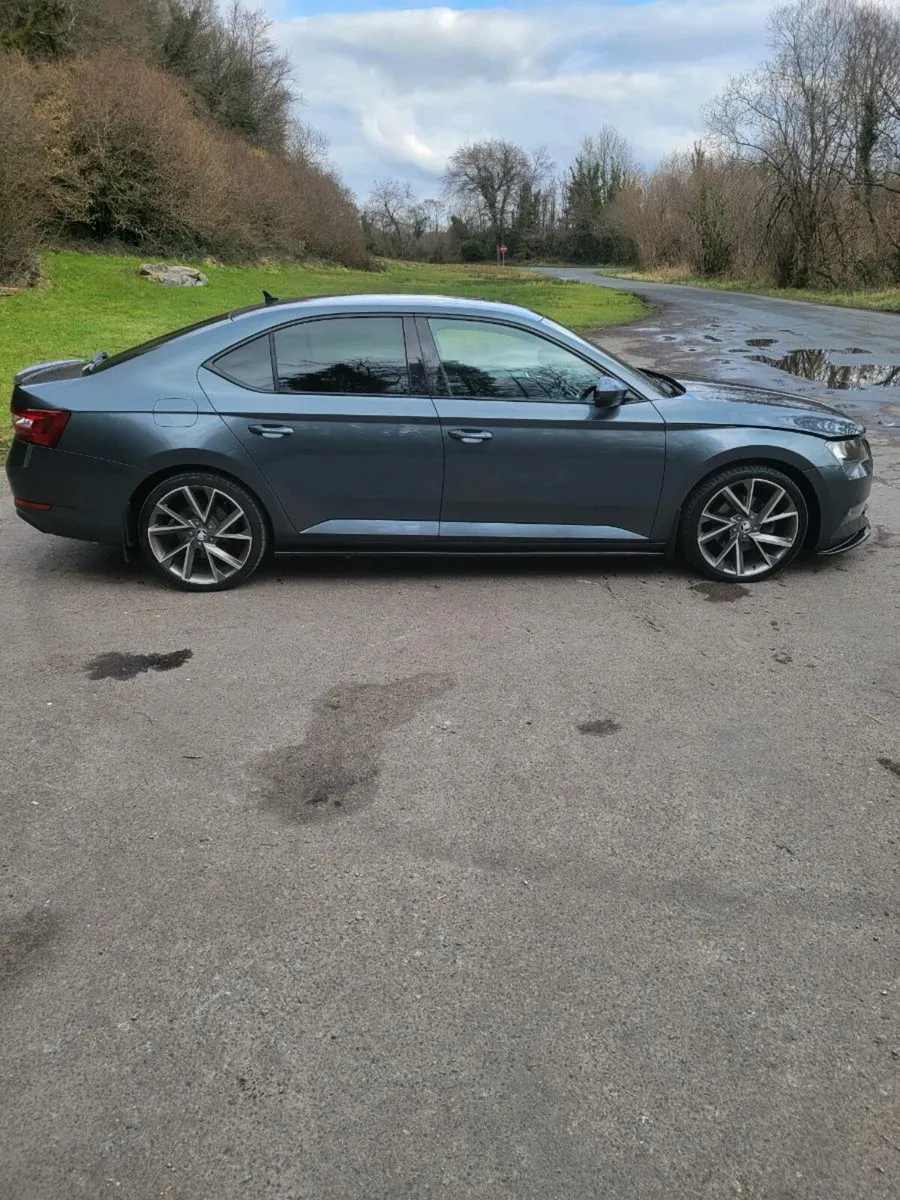 2017 Skoda Superb - Image 1