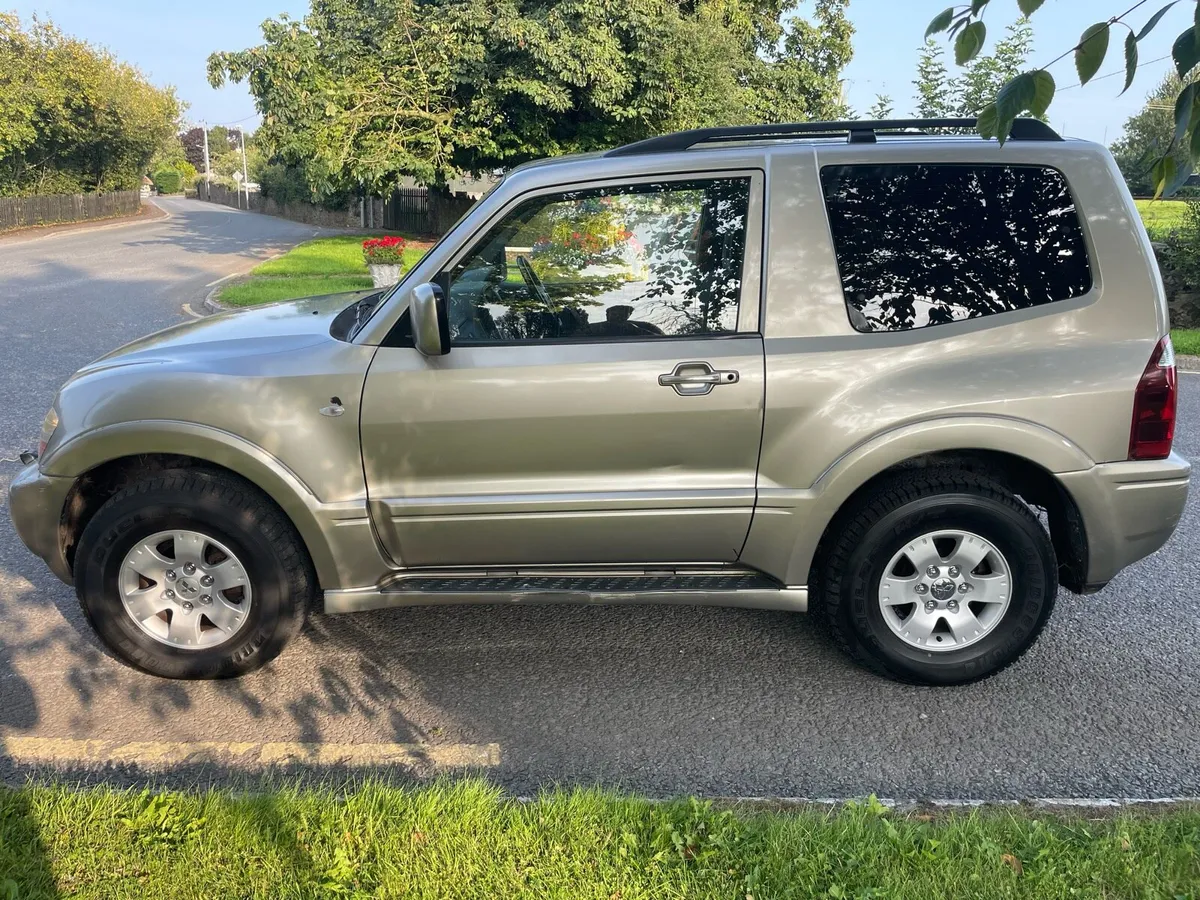 MITSUBISHI PAJERO ONLY 124KMS NEW DOE - Image 4
