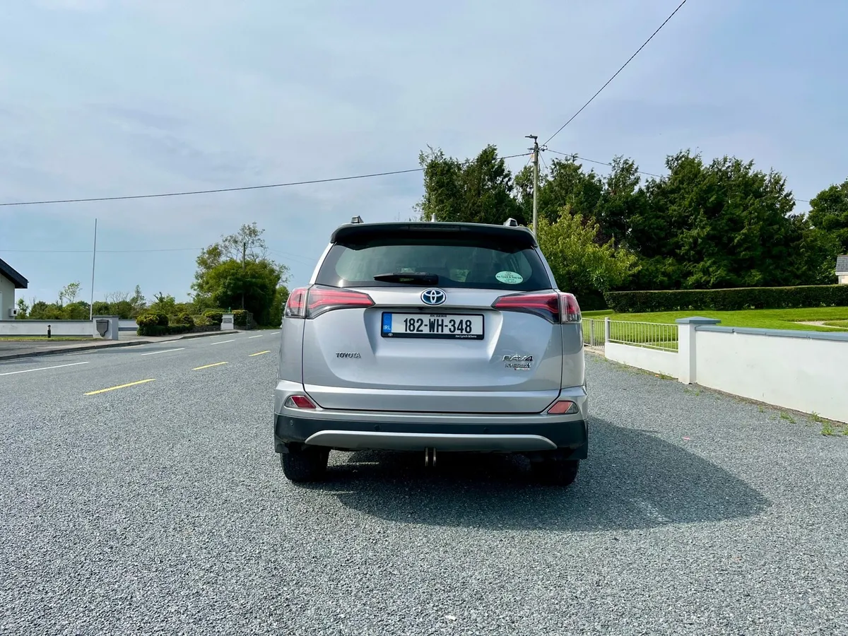 2018 Toyota RAV4 Luna Sport Auto Hybrid - Image 2