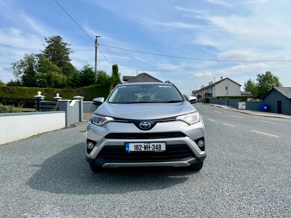 2018 Toyota RAV4 Luna Sport Auto Hybrid - Image 3