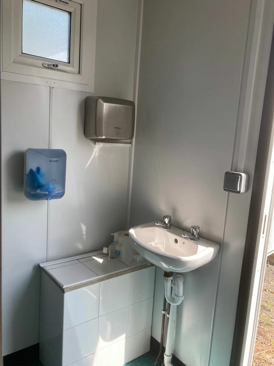 Toilet Unit - Image 3