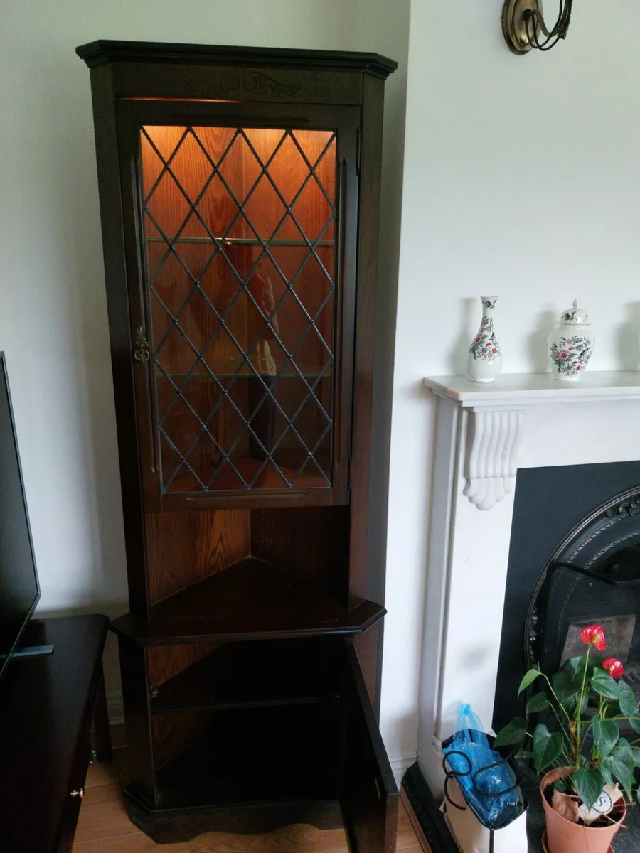 Three corner Cabinet with internal lights - Image 2