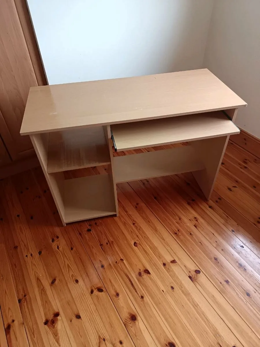 Computer desk - Image 1