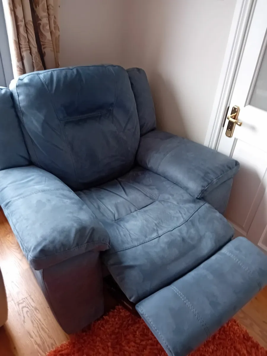 Recliner Chair - Image 1