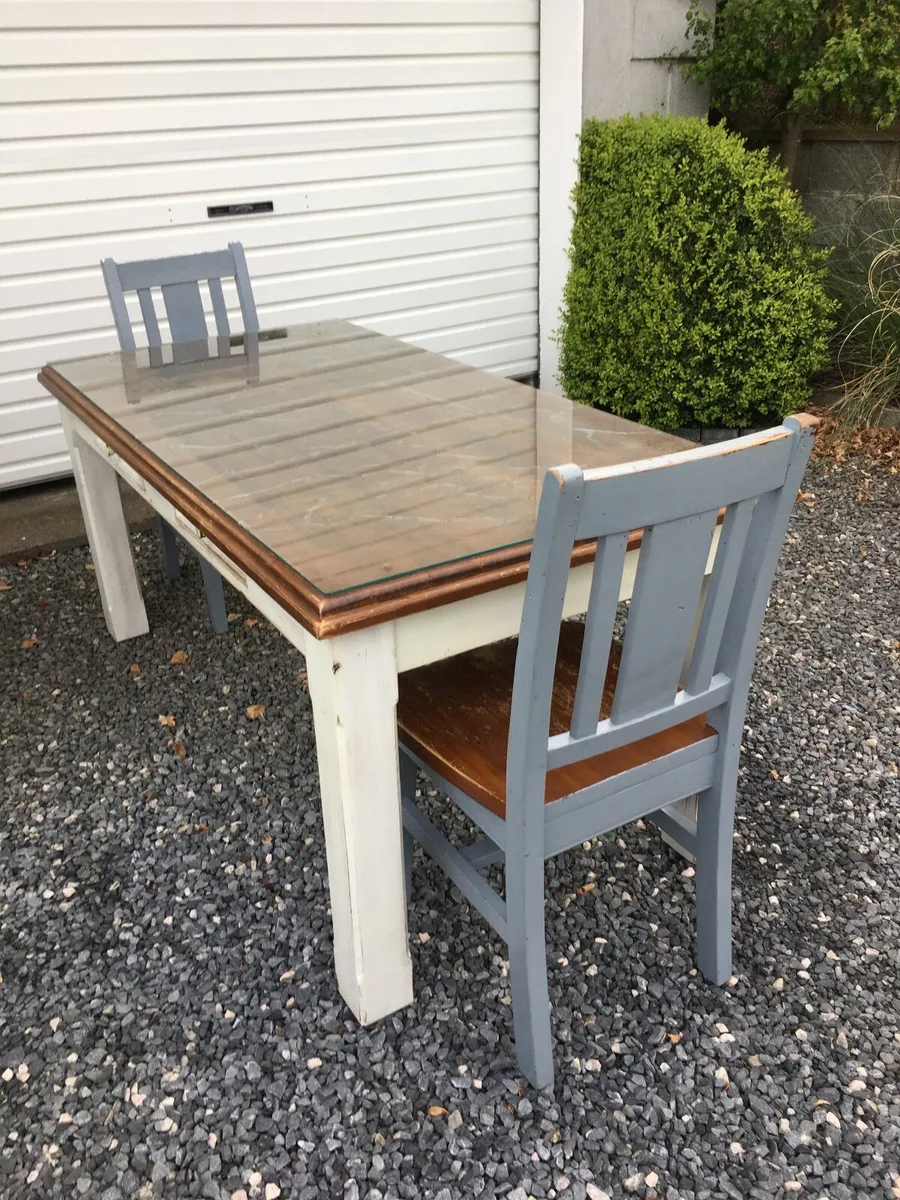 Kitchen table - Image 1
