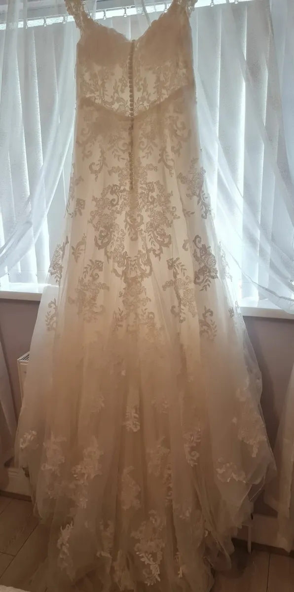 Wedding dress - Image 2