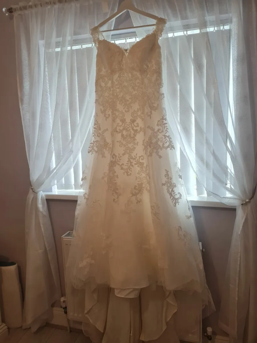 Wedding dress - Image 3