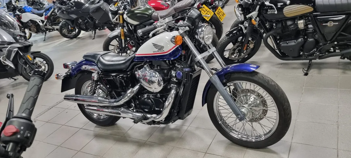 Honda VT750 Shadow - Image 1