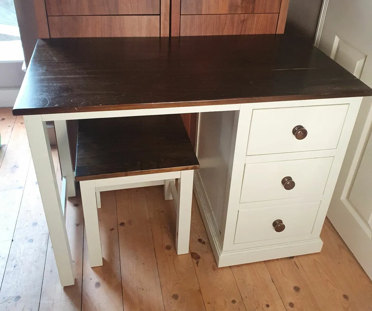 Vanity table/desk