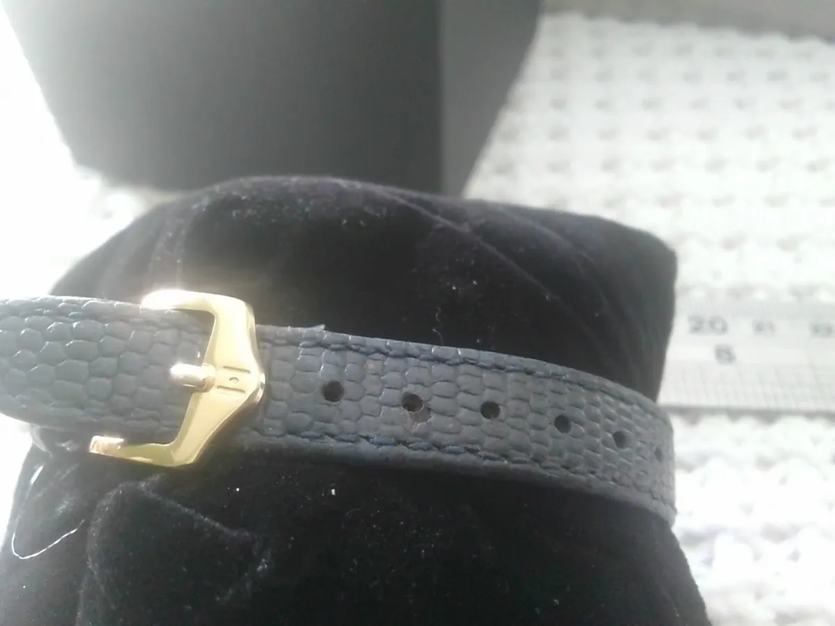 VINTAGE TOMMY HILFIGER LADIES WRIST WATCH PWO - Image 4