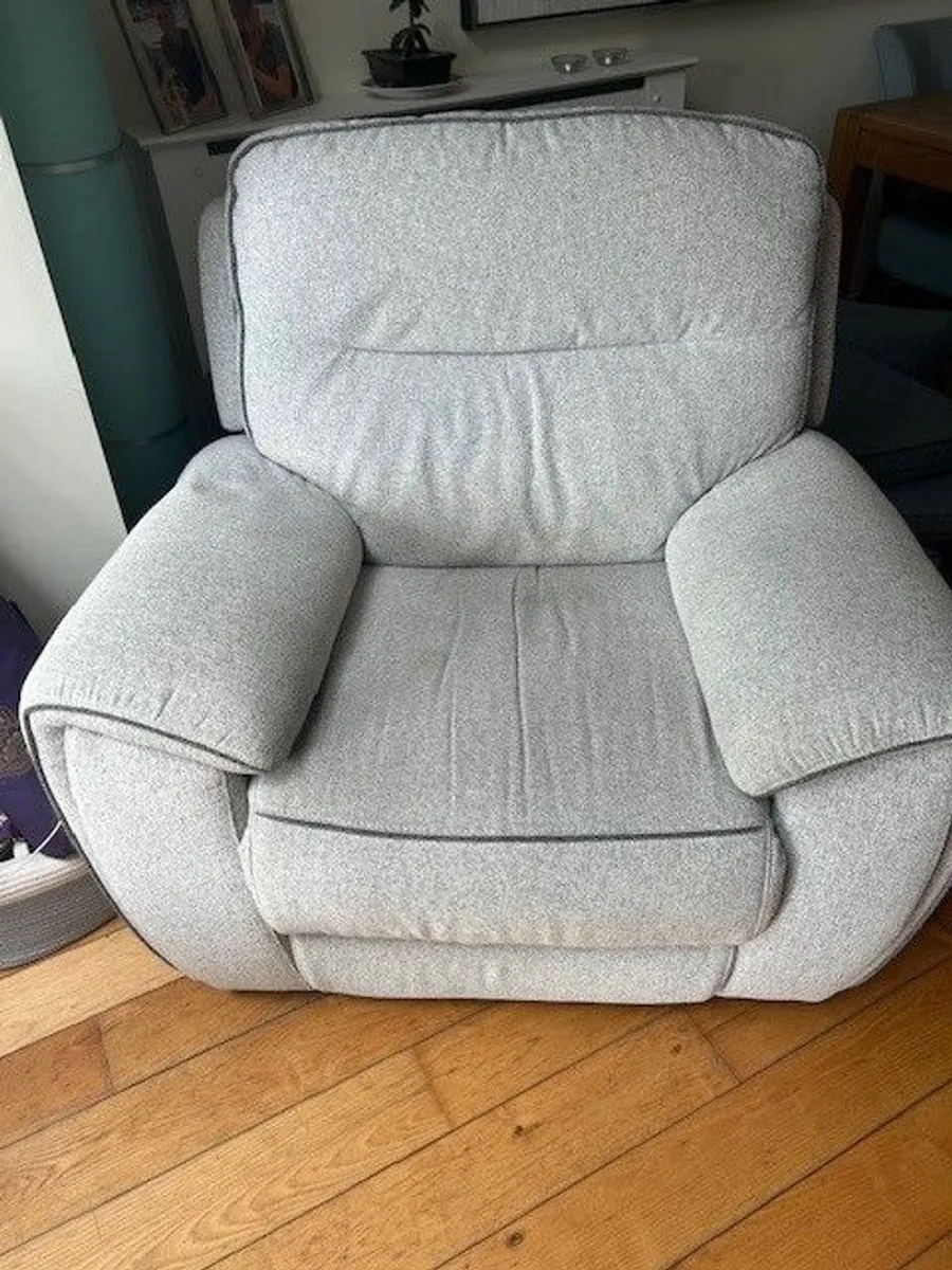 Recliner chair - Image 1