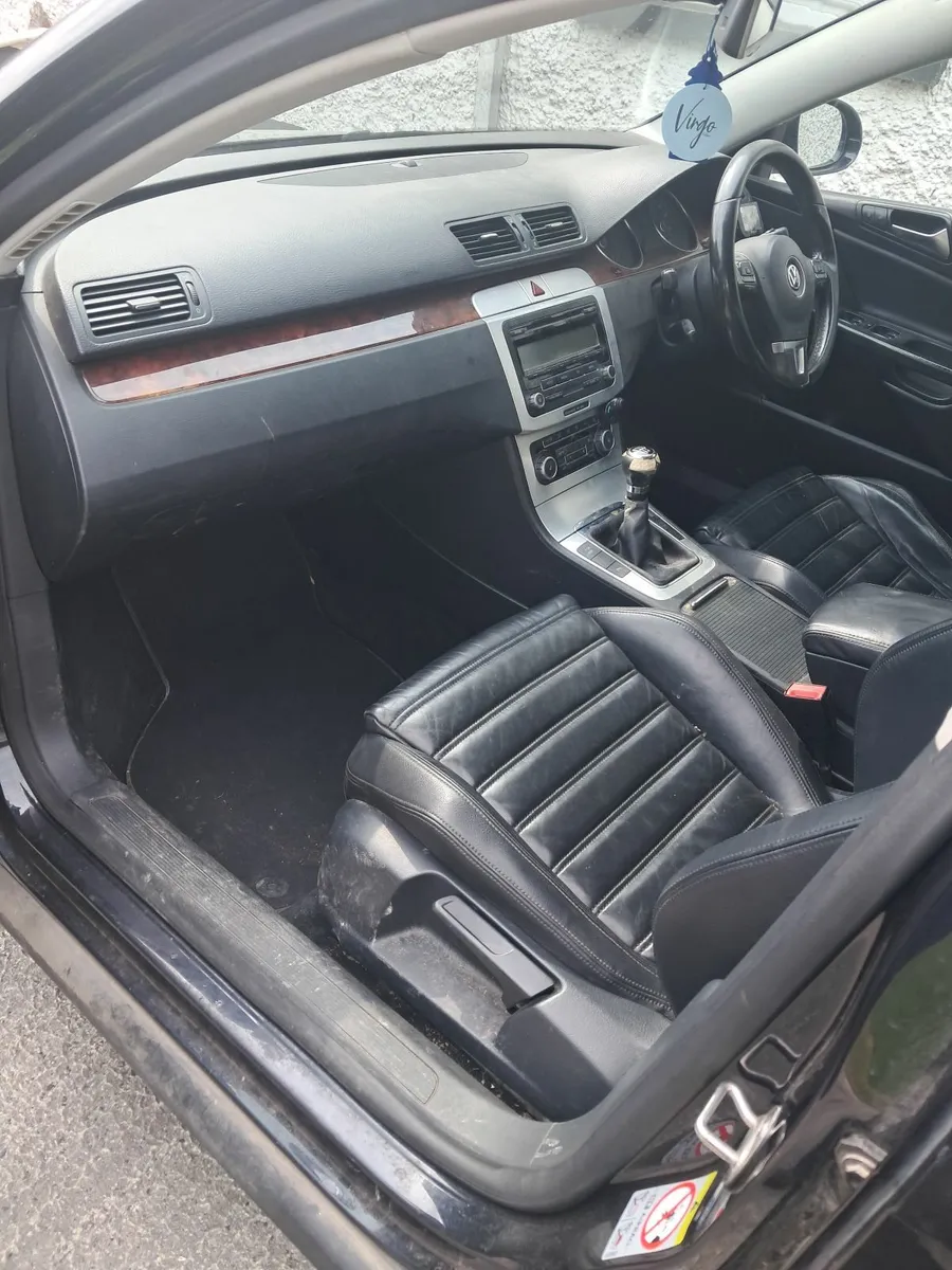 Volkswagen Passat 2010 - Image 4