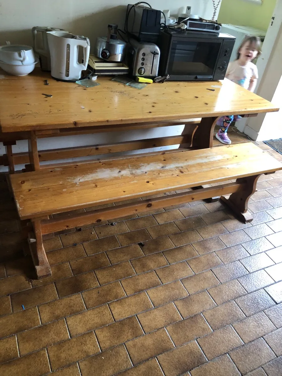 Pine kitchen table and benches - Image 3