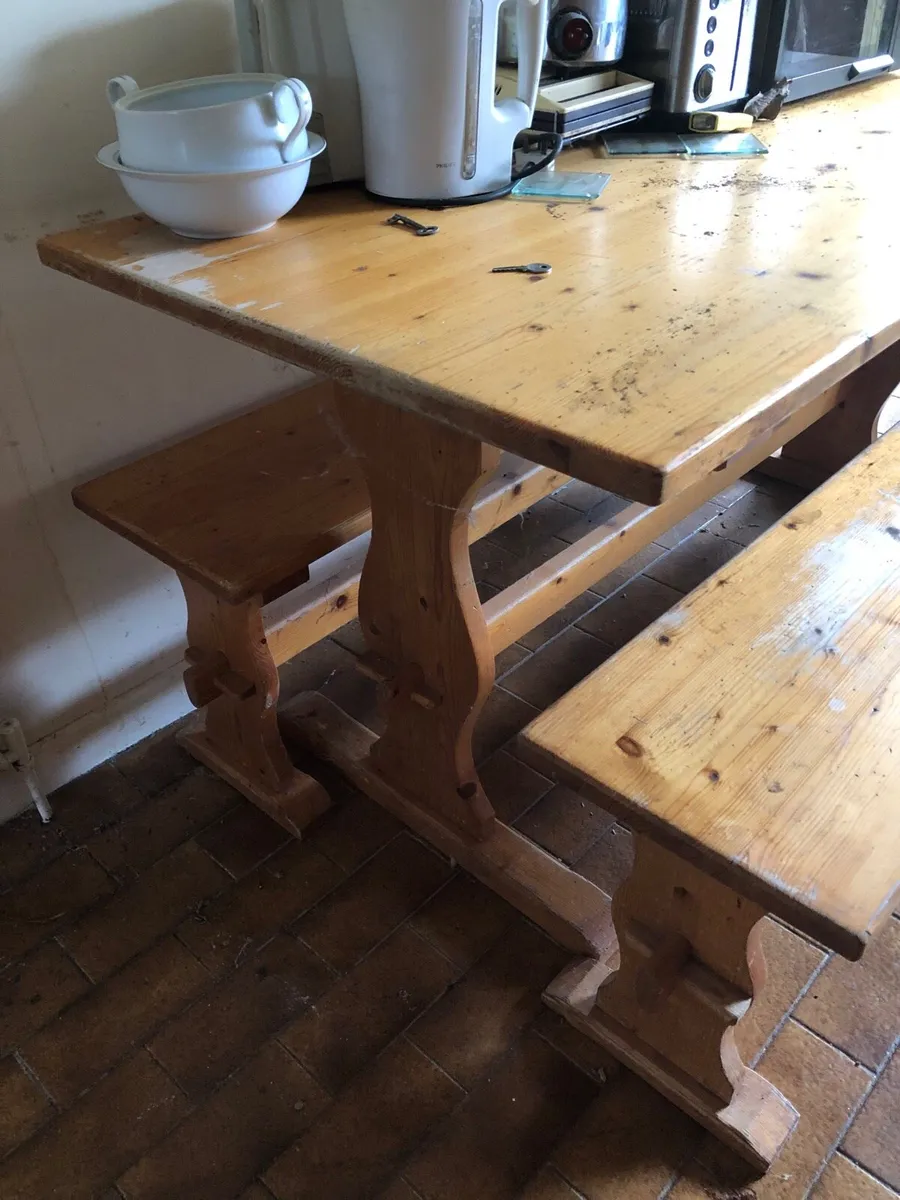 Pine kitchen table and benches - Image 4