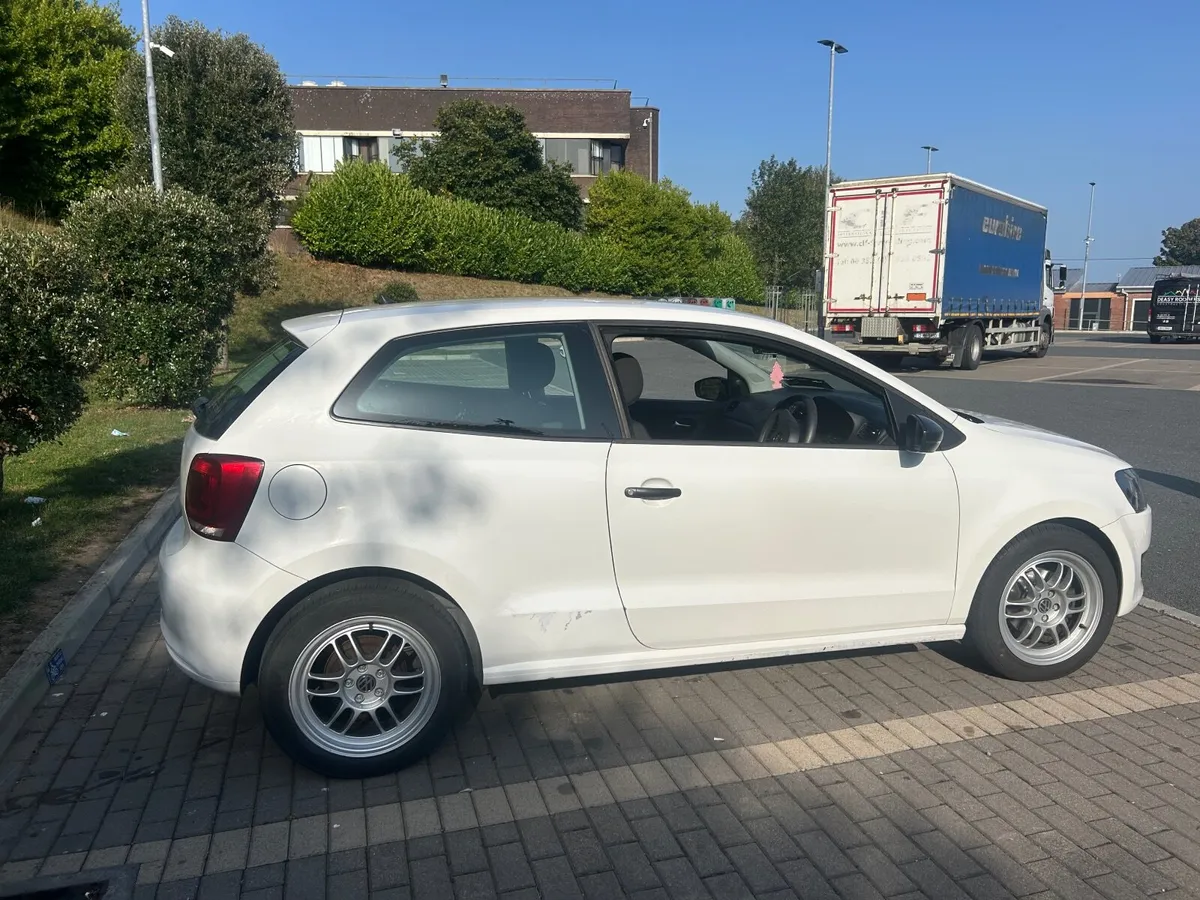 Volkswagen Polo 2013 - Image 2