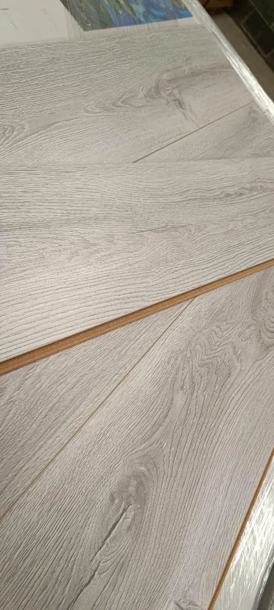 *NEW* 8MM LAMINATE FLOORING ☄️ - Image 2
