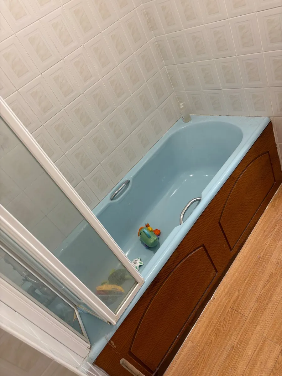 Bathroom Suite - Image 1
